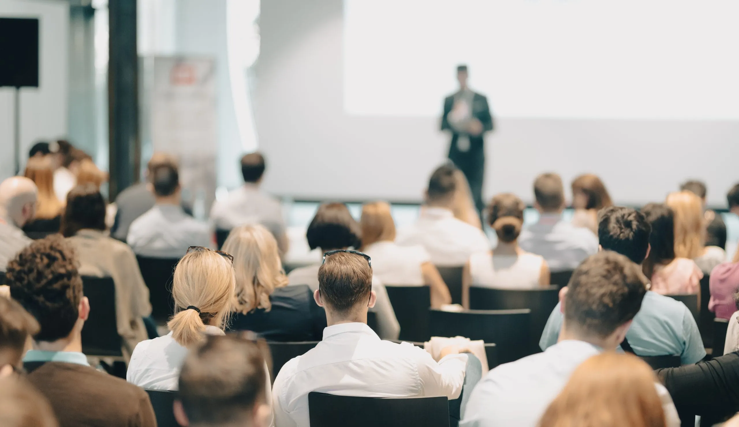 Пълна зала на Burgas Business Hub днес